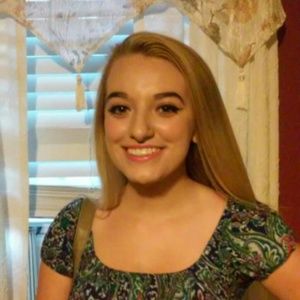 Meet your Posher, Caitlin