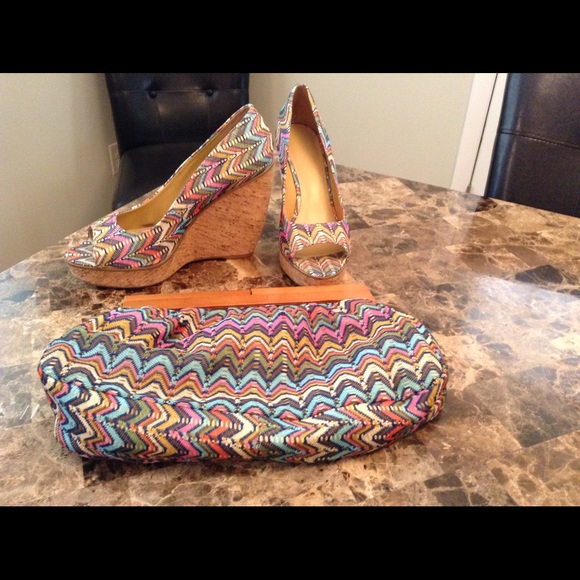 Handbag with matching wedges bundle