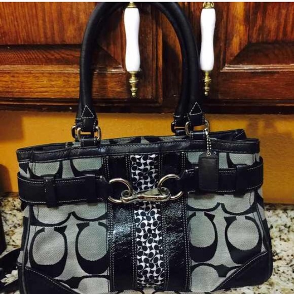 Coach hang bag good condition.