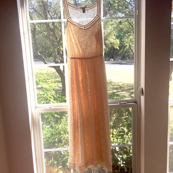 ✨ Lace Dress ✨ - Picture 2 of 3