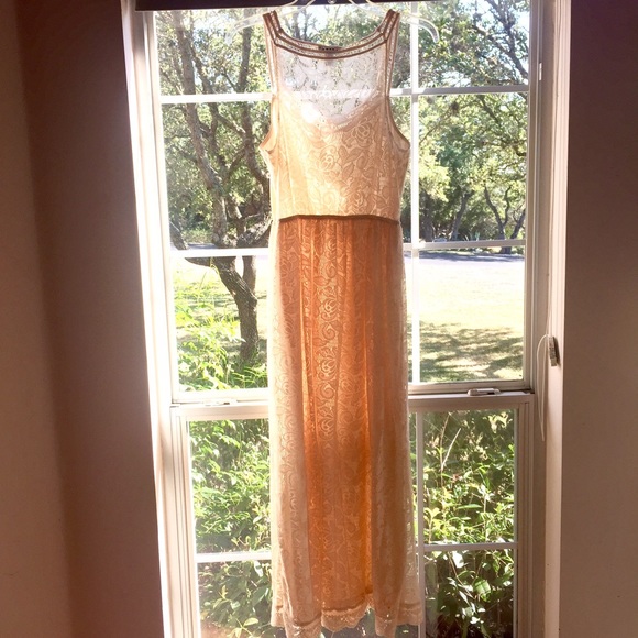 ✨ Lace Dress ✨ - Picture 3 of 3