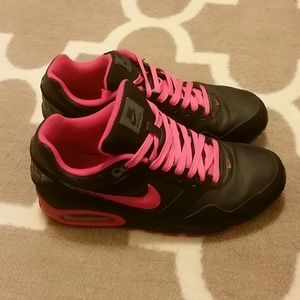Nike Air Max! Pink and black women's sized 9
