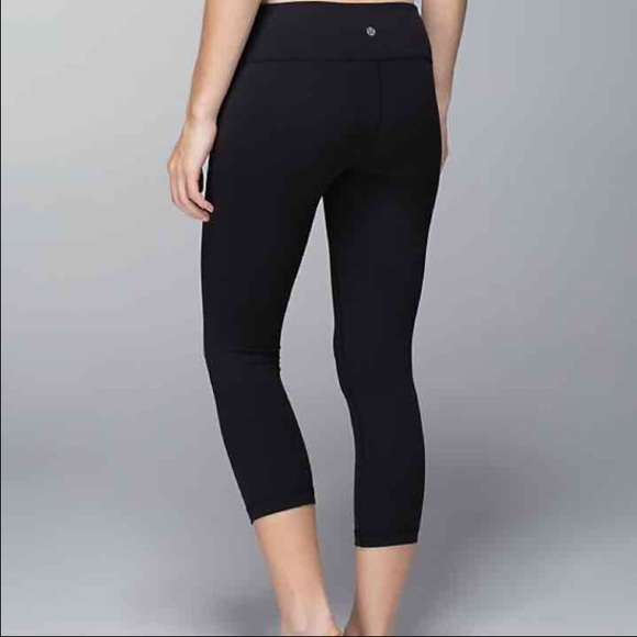 Lulu lemon size 4 cropped black leggings