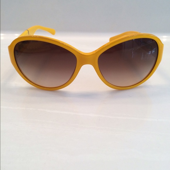 🚫SOLD🚫 CHANEL SUNGLASSES - Picture 4 of 4