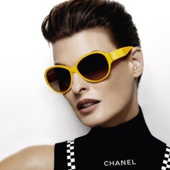 🚫SOLD🚫 CHANEL SUNGLASSES - Picture 2 of 4