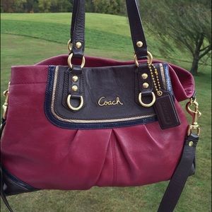Coach handbag, wine/berry color, Great Fall Purse!