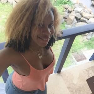 Meet your Posher, Maxine