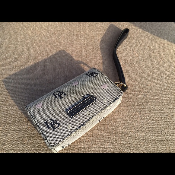 Dooney and Bourke cell phone carrier