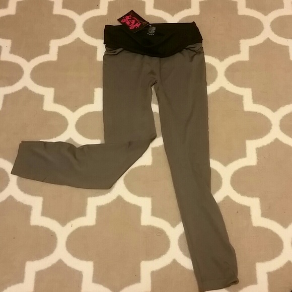 NWT cute workout yoga pants! - Picture 2 of 3