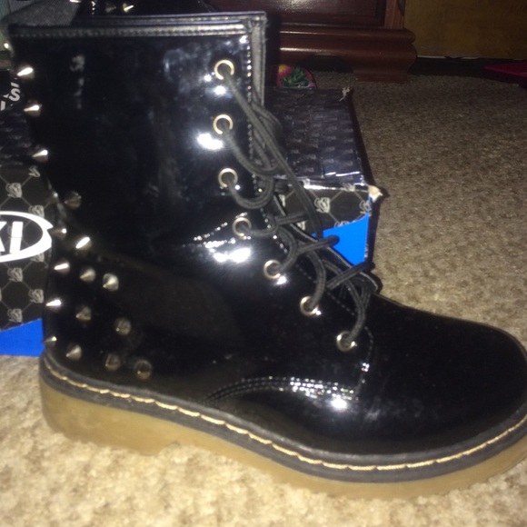 Doc Marten type shoes with studs on the back👢