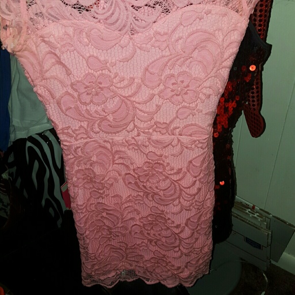 Pink lace dress - Picture 2 of 4