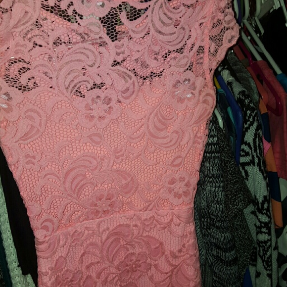 Pink lace dress - Picture 3 of 4