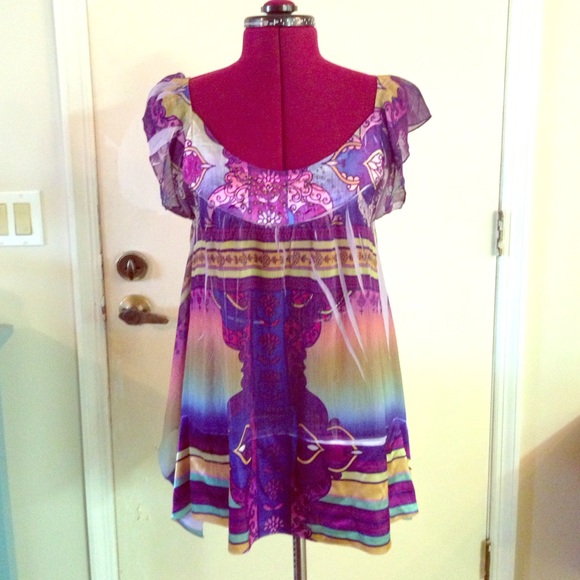 Light and airy, colorful comfy top!