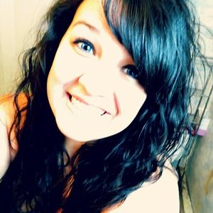 Meet your Posher, Caitlin