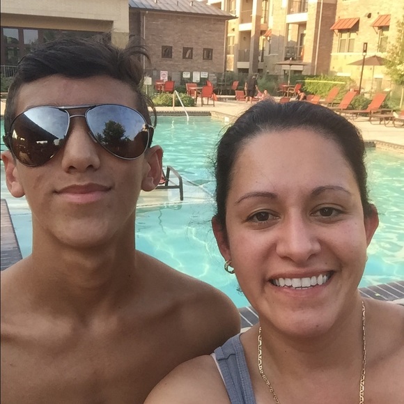 Meet your Posher, Michelle - Picture 3 of 5