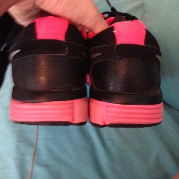 Nike Shoes. - Picture 3 of 4