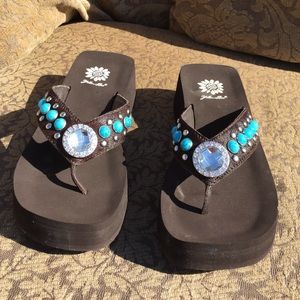 Yellow Box Acedia brown sandals