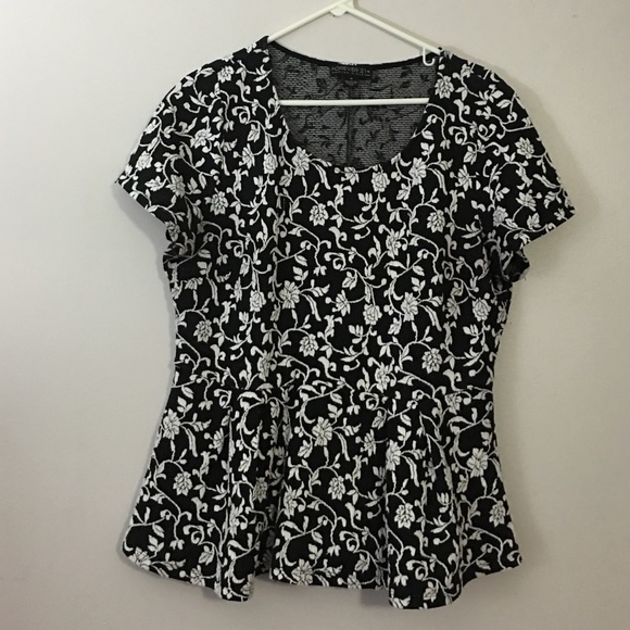 🍁NOVEMBER SALE🍁Black and White Floral Shirt