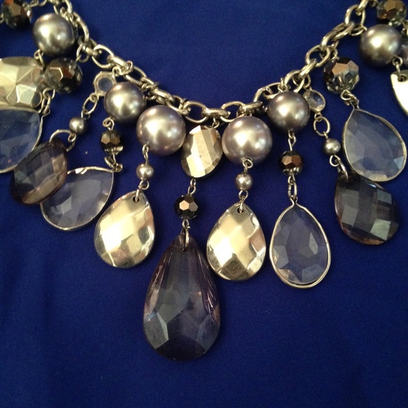 ❌Bundled❌🍁SALE🍁Silver Teardrop Bib Necklace - Picture 2 of 4