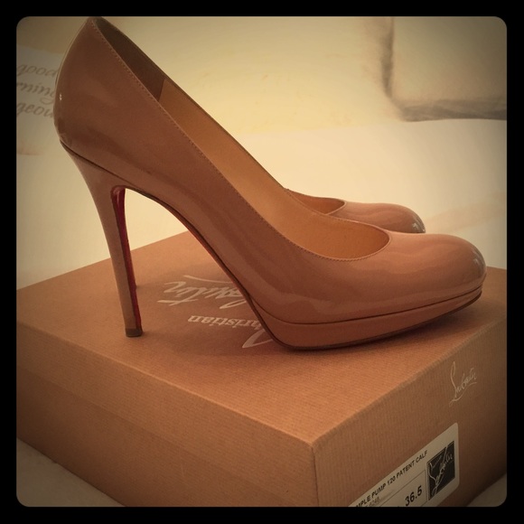 Sold!!! 💃💃💃Christian Louboutin Nude New Simple