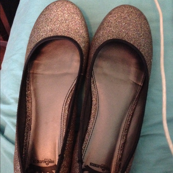 Flats - Picture 1 of 3