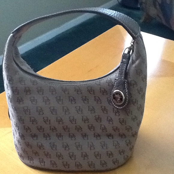 Authentic Dooney and Bourke small handbag - Picture 2 of 3