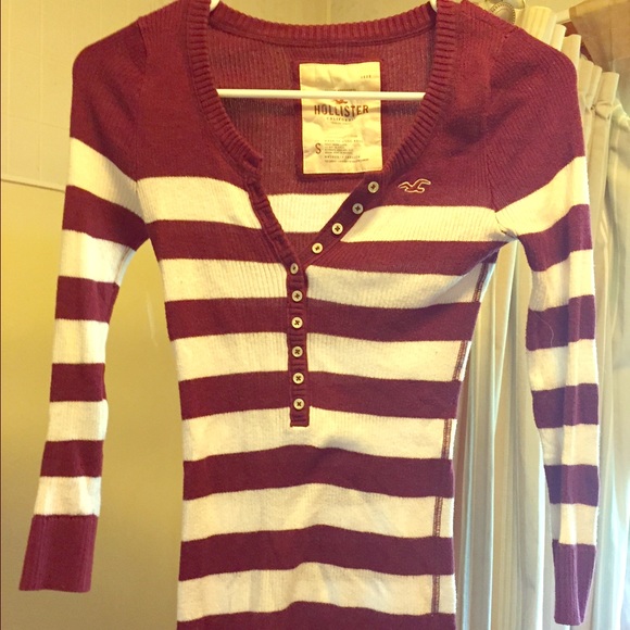 Cute hollister sweater!!