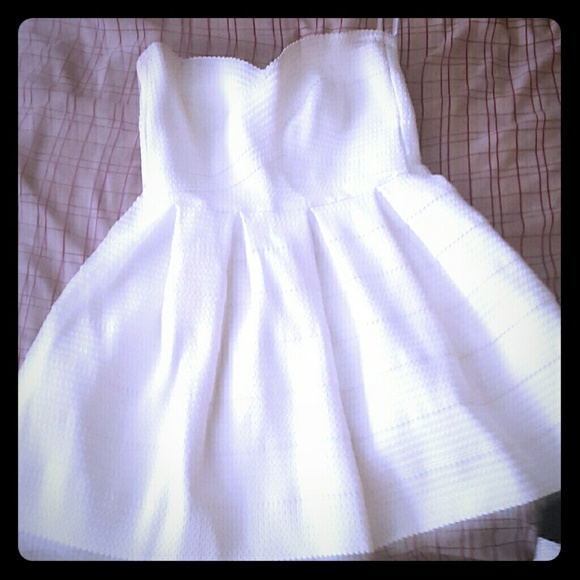 Elastic poof dress