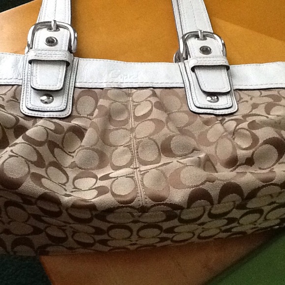 Authentic Coach handbag - Picture 3 of 3