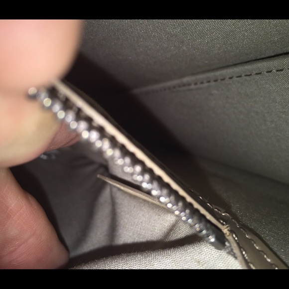 🎉Host Pick🎉Authentic Louis Vuitton St tropez Epi - Picture 3 of 4