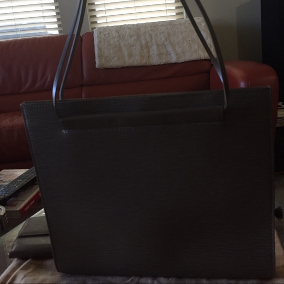 🎉Host Pick🎉Authentic Louis Vuitton St tropez Epi - Picture 4 of 4