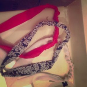 I'm selling 3 headbands no longer fit me