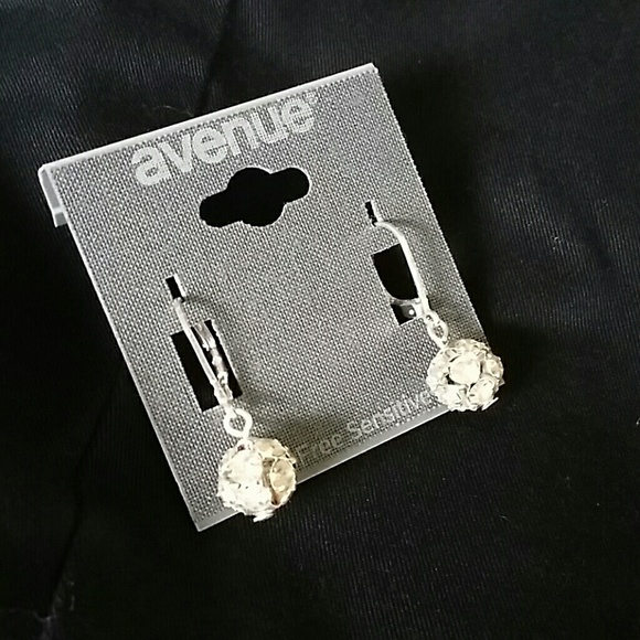 Round ball silver tone priced earings