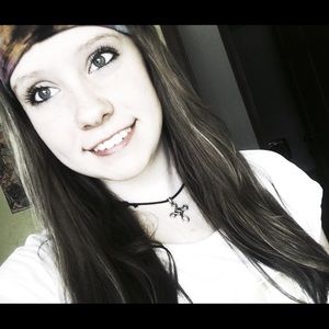 Meet your Posher, Caitlin