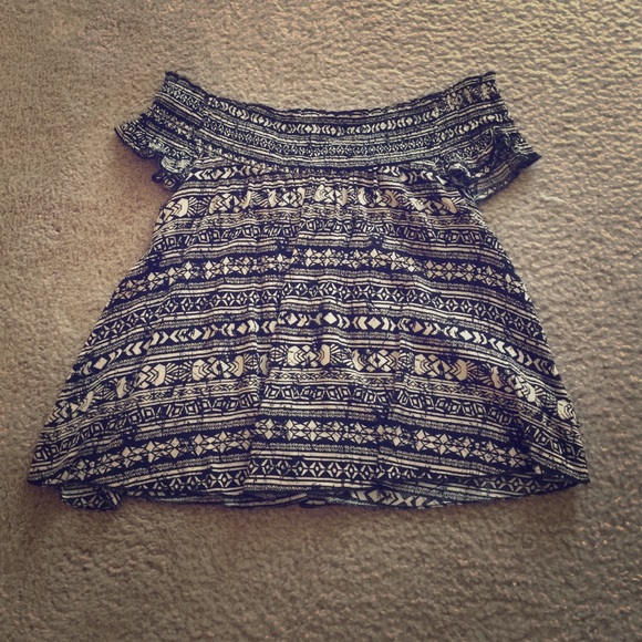 💝Adorable tribal off the shoulder top!💝 - Picture 1 of 1