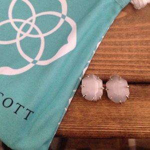 Slate grey Kendra Scott Morgan stud.