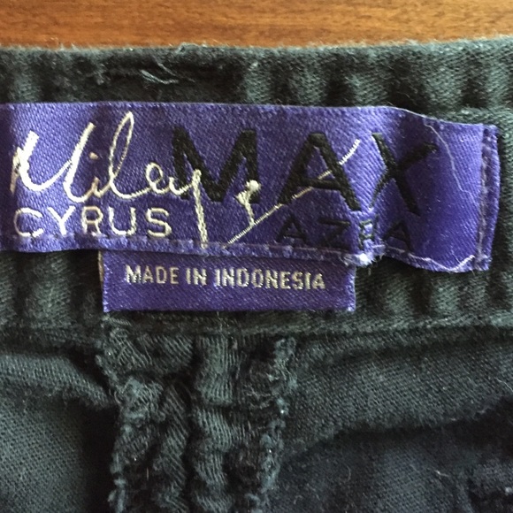 🌑Miley Cyrus Mini Skirt🌑 - Picture 3 of 3