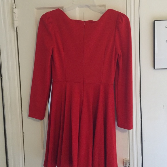 Red long sleeve dress - Picture 3 of 3