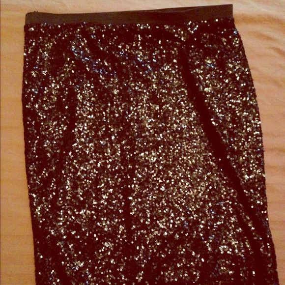 Super cute sequin pencil skirt!