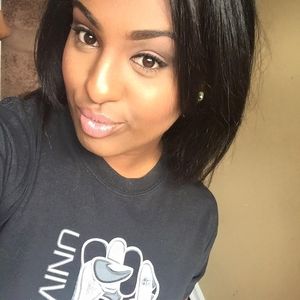 Meet your Posher, Adonya