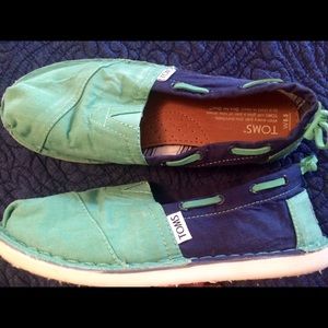 Toms blue & green canvas boat shoes.