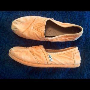 Toms neon orange