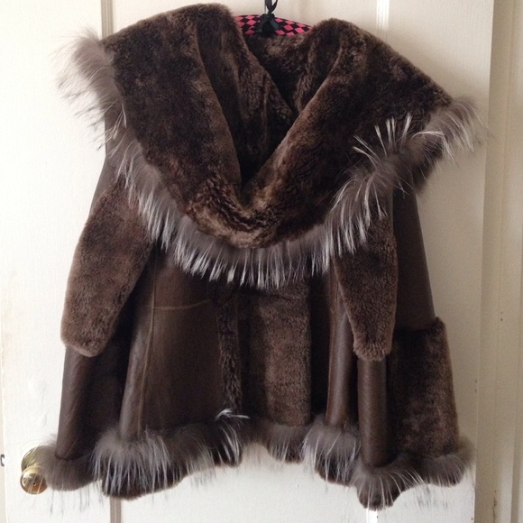 Fur coat, with a hood - Picture 2 of 3