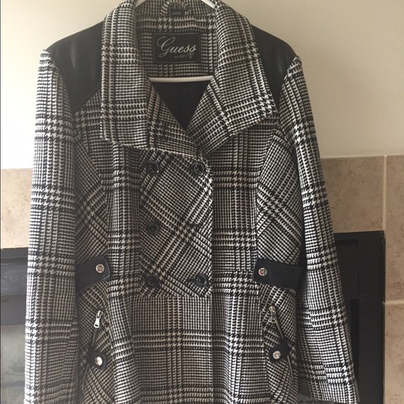 Súper cute form fitting pea coat