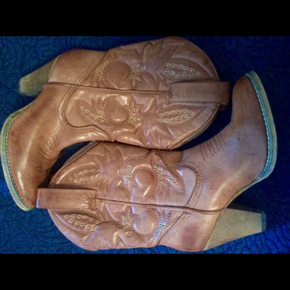 Very Volatile western boot
