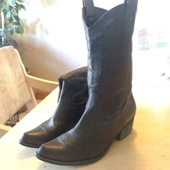 Dark brown heeled cow girl boots