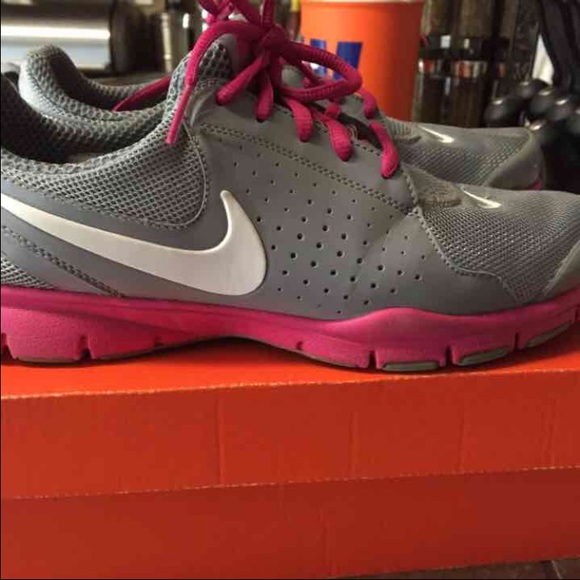Nike shoes size 9 women's pink and grey