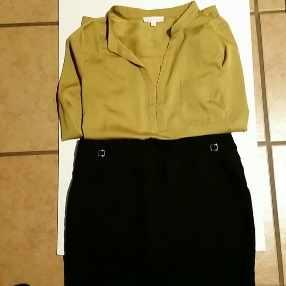 Mustard tellow shirt.