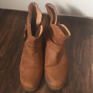 Steve Madden brown booties