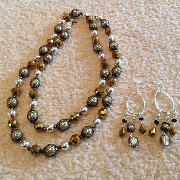 WHBM Necklace & Earring Set